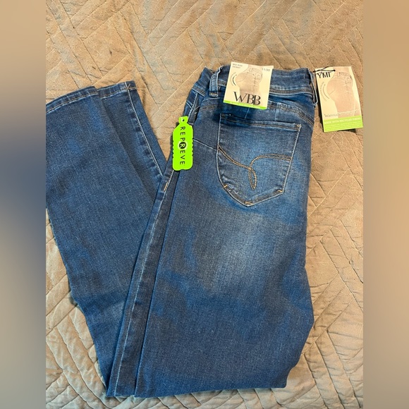 YMI Want a betta butt  mid rise skinny jeans size 11 NWT - Picture 3 of 5
